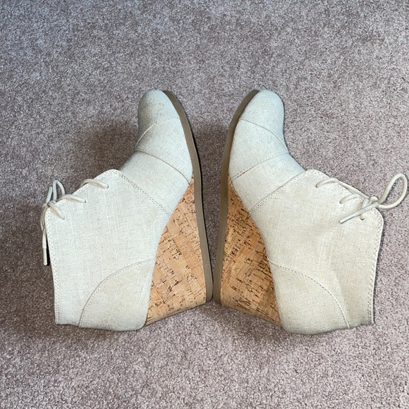 Size 7 Womens Maurice’s Wedge Booties - Picture 2 of 4